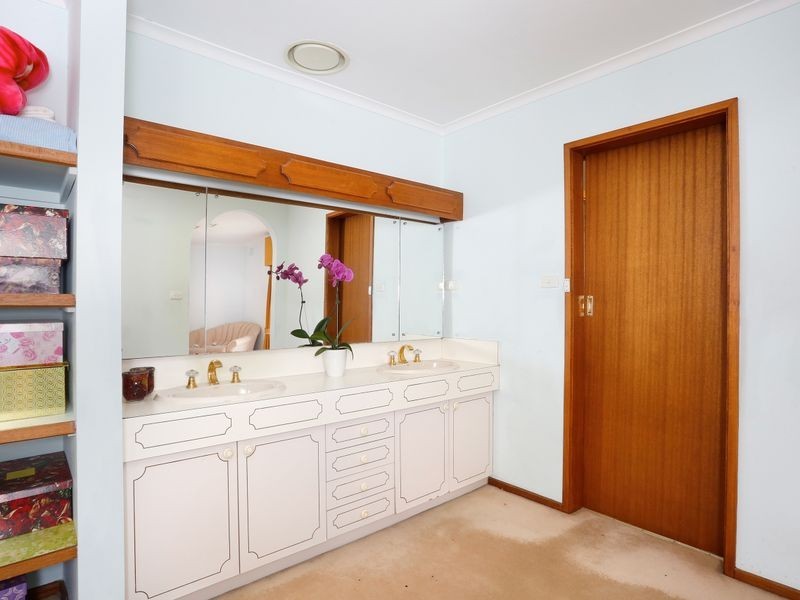 11 Dalkeith Close, Wheelers Hill VIC 3150