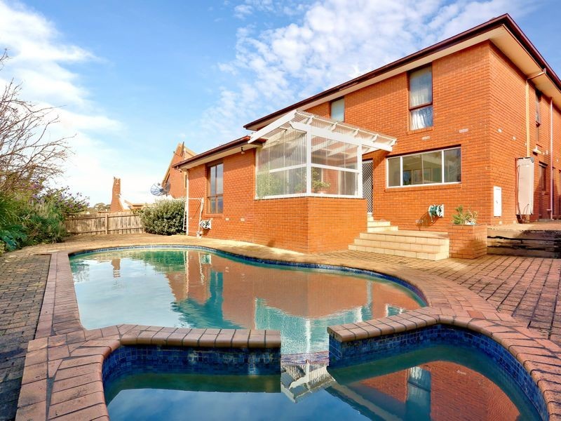 11 Dalkeith Close, Wheelers Hill VIC 3150