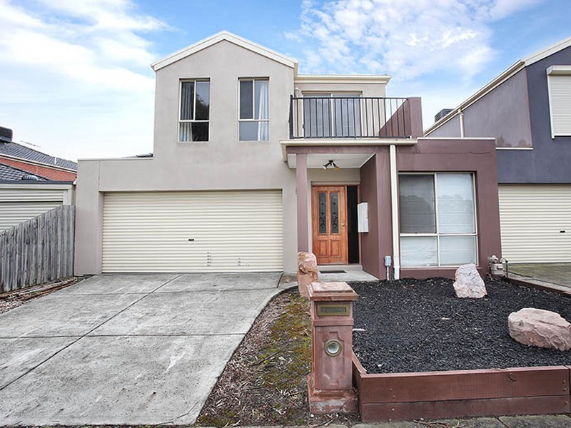 8 Ratcliffe Way, Lynbrook VIC 3975