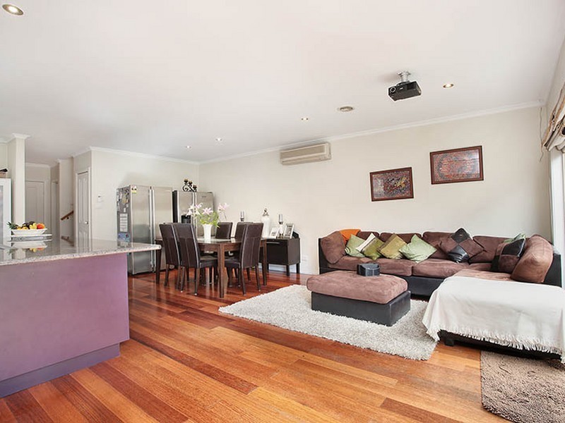 8 Ratcliffe Way, Lynbrook VIC 3975