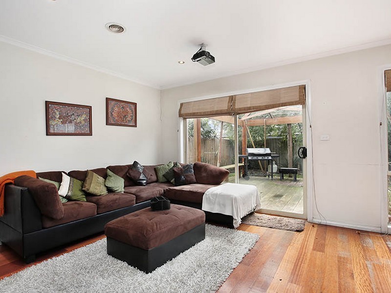 8 Ratcliffe Way, Lynbrook VIC 3975