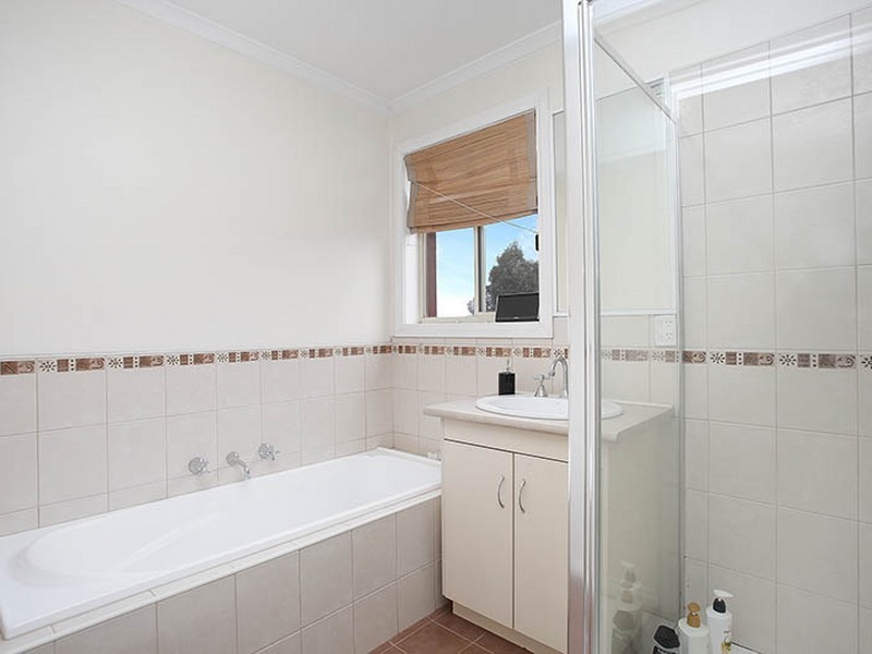 8 Ratcliffe Way, Lynbrook VIC 3975