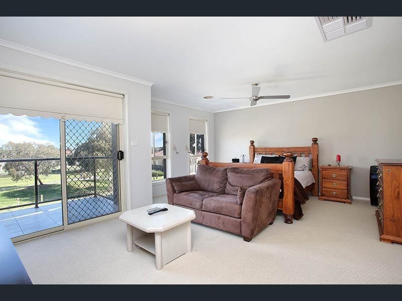 6 Ratcliffe Way, Lynbrook VIC 3975
