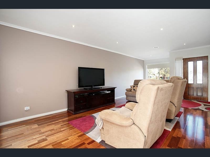 6 Ratcliffe Way, Lynbrook VIC 3975