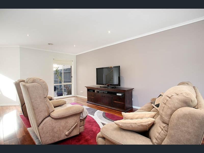 6 Ratcliffe Way, Lynbrook VIC 3975