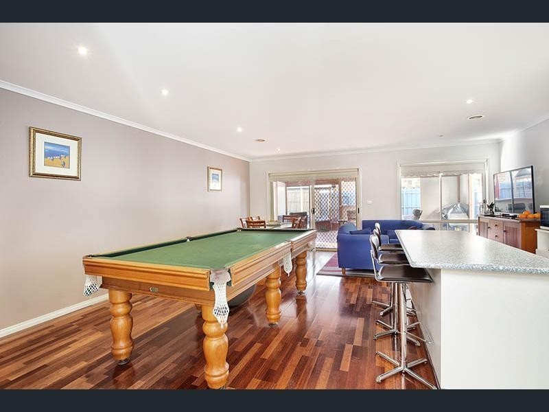 6 Ratcliffe Way, Lynbrook VIC 3975