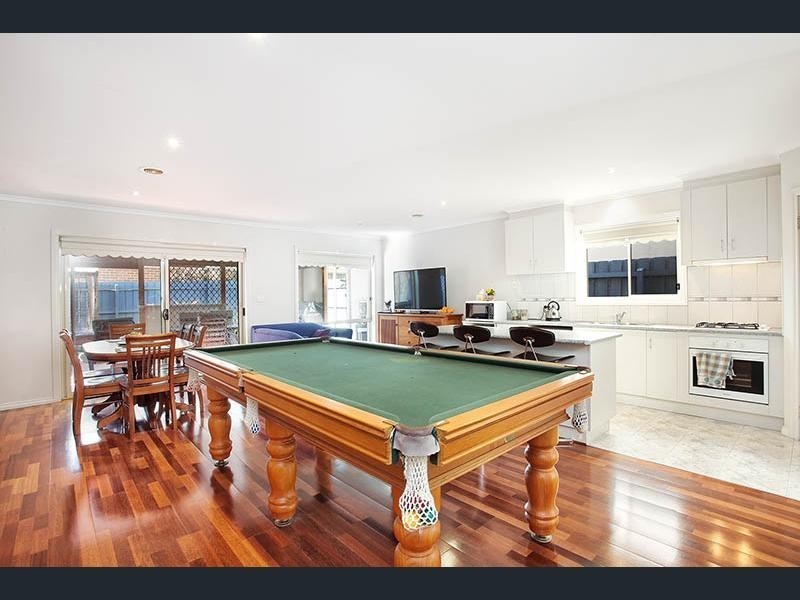 6 Ratcliffe Way, Lynbrook VIC 3975