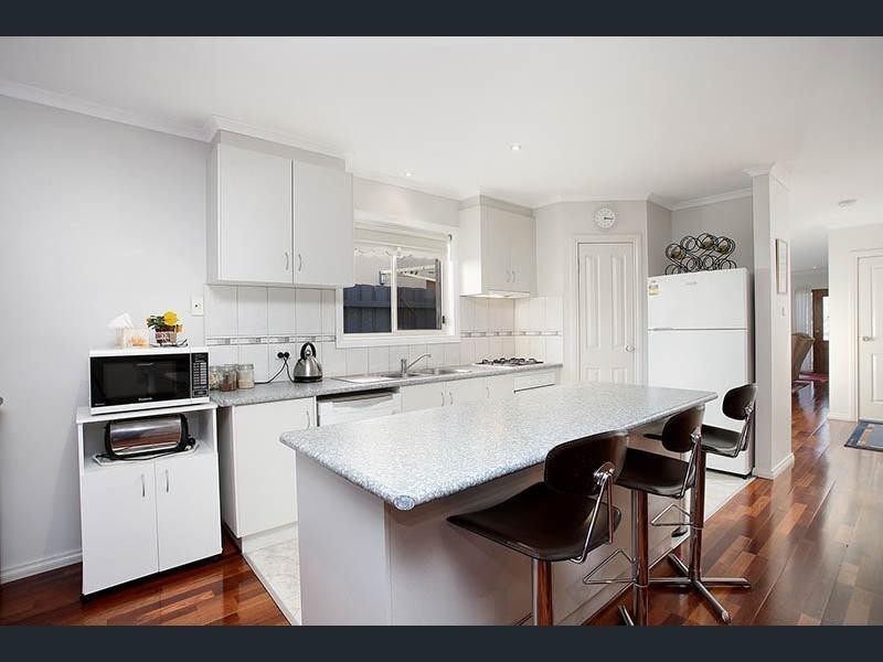 6 Ratcliffe Way, Lynbrook VIC 3975