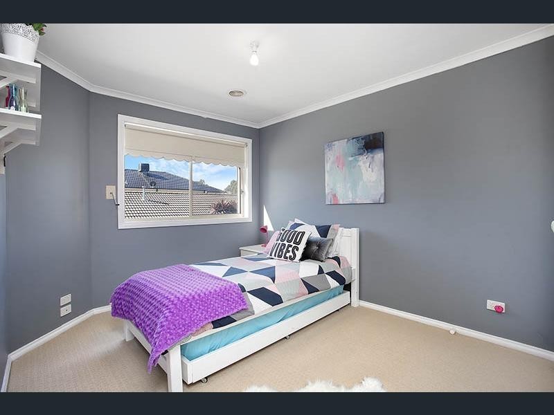 6 Ratcliffe Way, Lynbrook VIC 3975