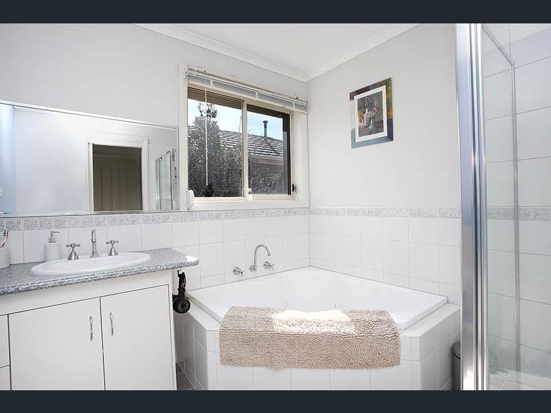 6 Ratcliffe Way, Lynbrook VIC 3975