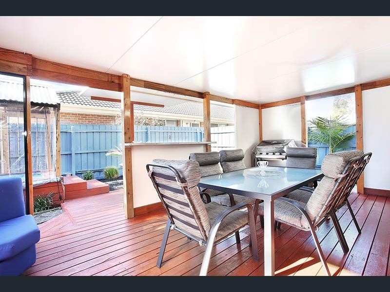 6 Ratcliffe Way, Lynbrook VIC 3975