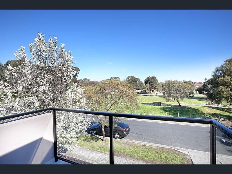 6 Ratcliffe Way, Lynbrook VIC 3975