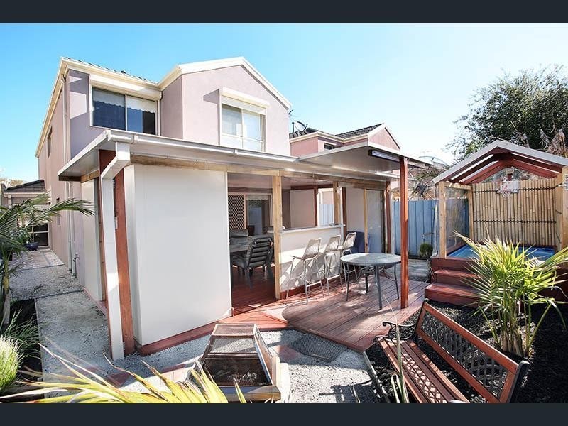 6 Ratcliffe Way, Lynbrook VIC 3975