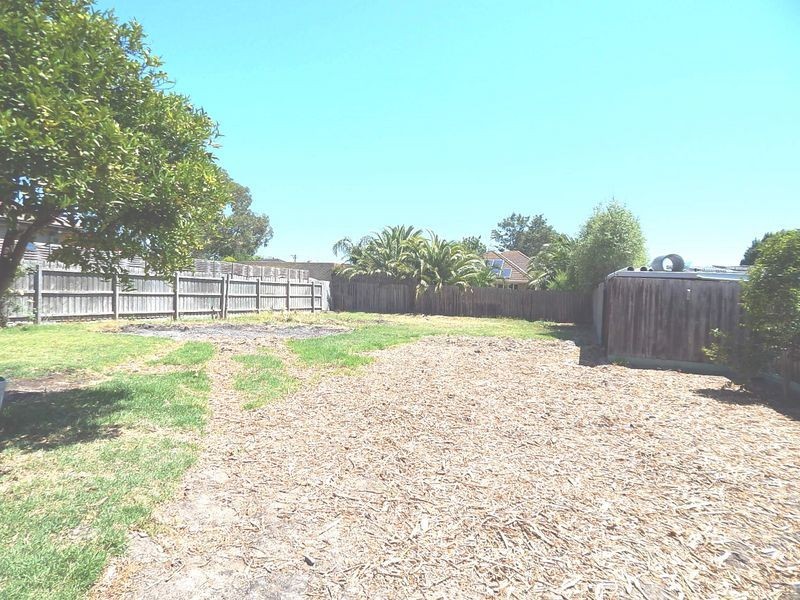 2 Randall Avenue, Edithvale VIC 3196