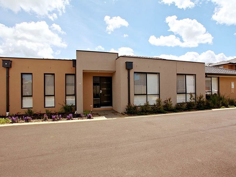 24 Lexington Square, Sandhurst VIC 3977