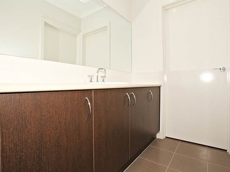 24 Lexington Square, Sandhurst VIC 3977