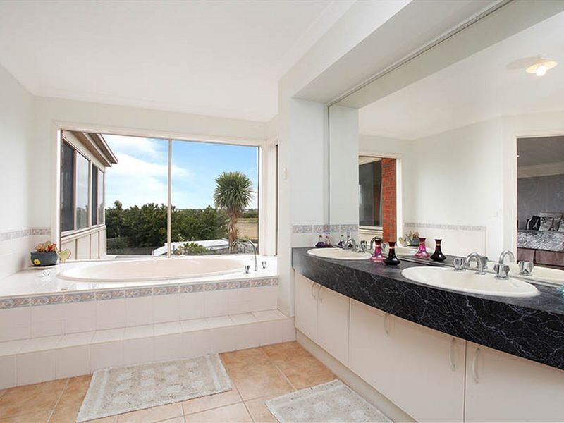 11 Norfolk Place, Aspendale VIC 3195