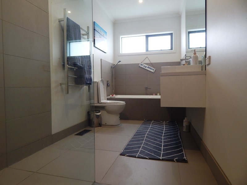 2 Randall Avenue, Edithvale VIC 3196