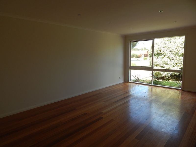 39 Village Crescent, Chelsea VIC 3196