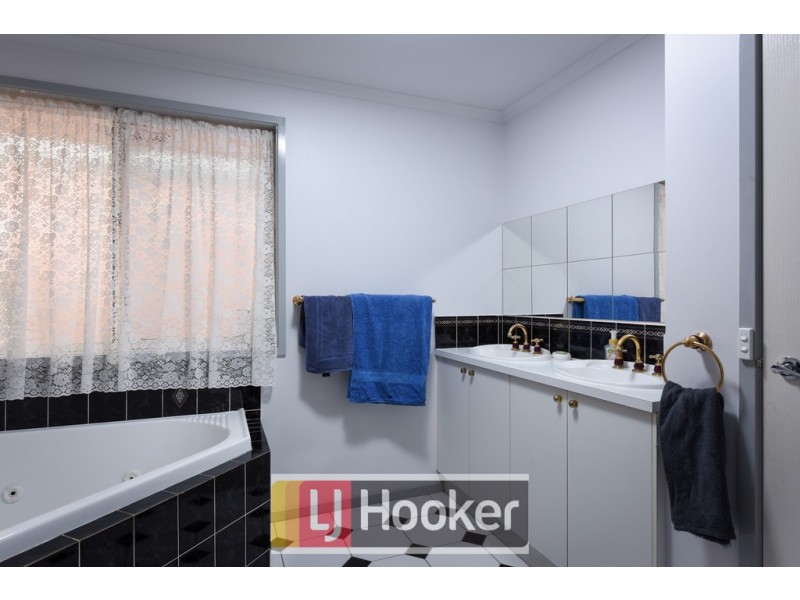 23 Palm Way, Narre Warren South VIC 3805