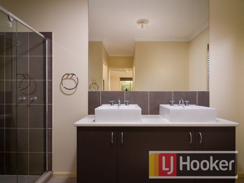 13 Camdolle Close, Pakenham VIC 3810