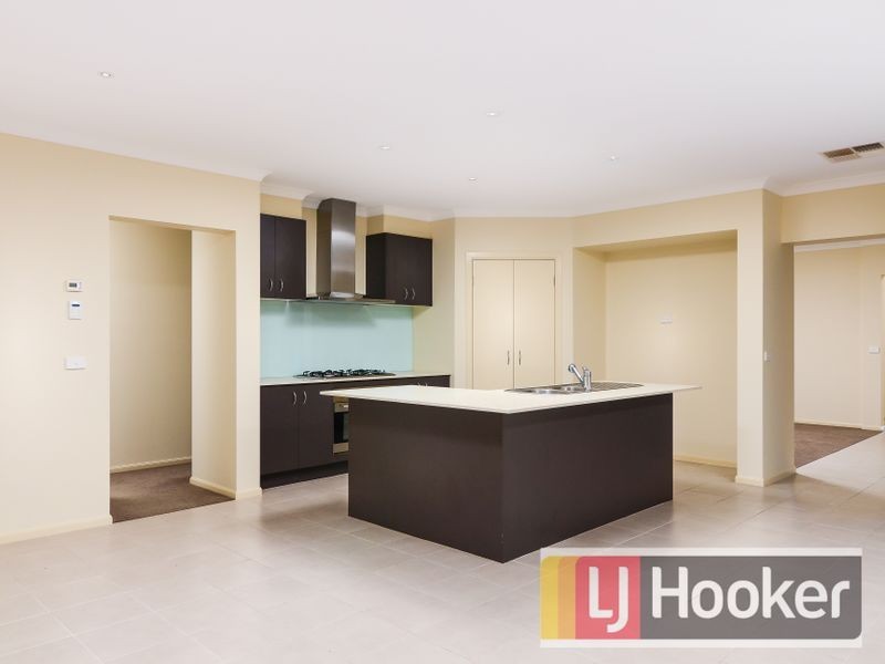 13 Camdolle Close, Pakenham VIC 3810