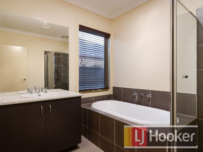 13 Camdolle Close, Pakenham VIC 3810