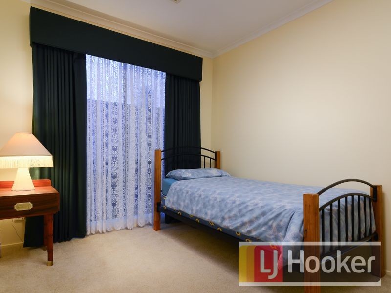 32 Geraldine Drive, Hampton Park VIC 3976