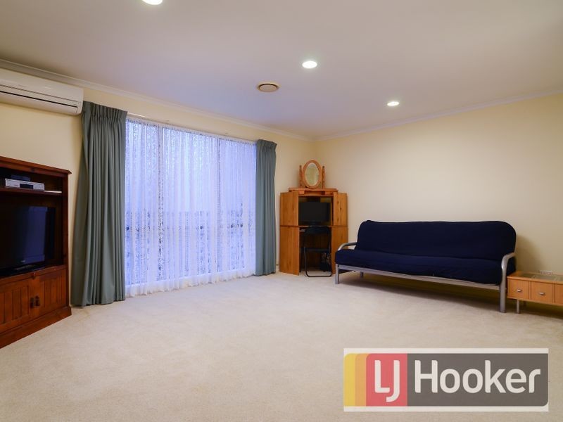 32 Geraldine Drive, Hampton Park VIC 3976