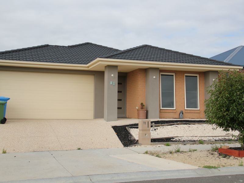 11 Cerbera Bend, Cranbourne North VIC 3977