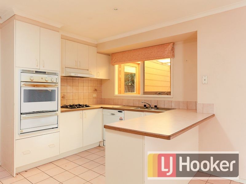 2 Cottswold Avenue, Narre Warren VIC 3805