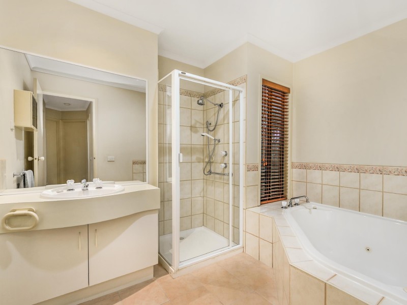 44 Lighthorse Crescent, Narre Warren South VIC 3805