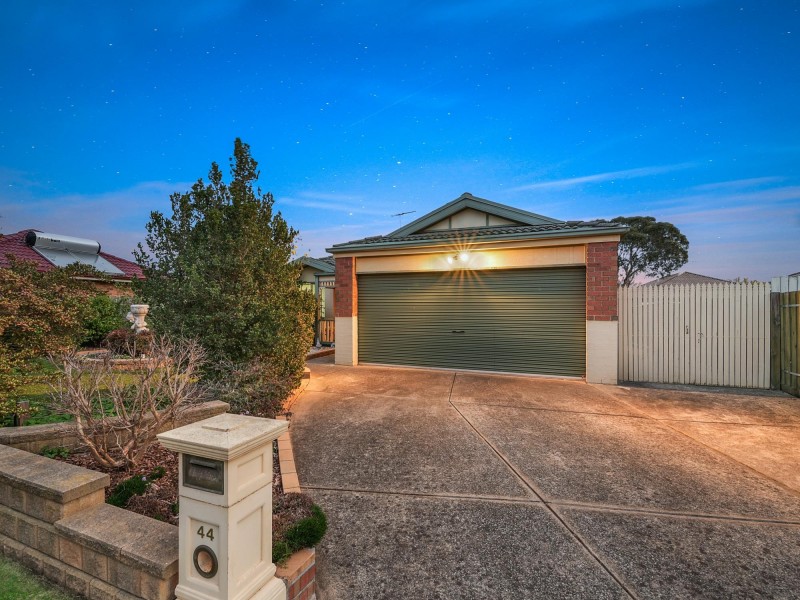 44 Lighthorse Crescent, Narre Warren South VIC 3805