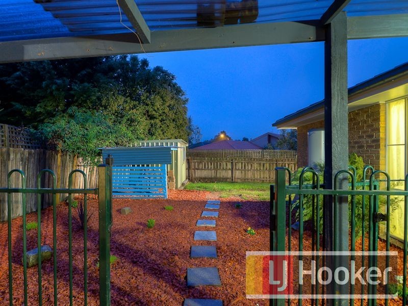 16 Nana Walk, Narre Warren South VIC 3805