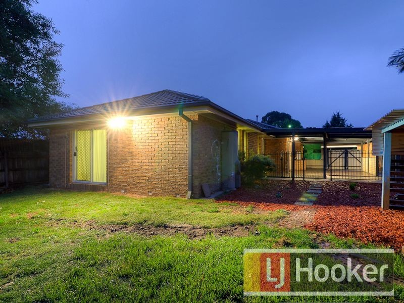 16 Nana Walk, Narre Warren South VIC 3805