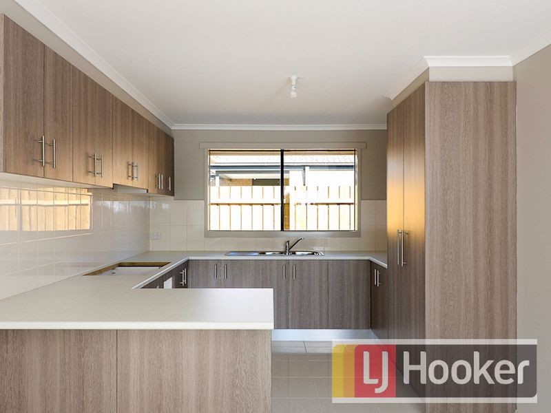 2 Goshawk Drive, Pakenham VIC 3810