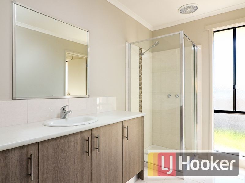 2 Goshawk Drive, Pakenham VIC 3810