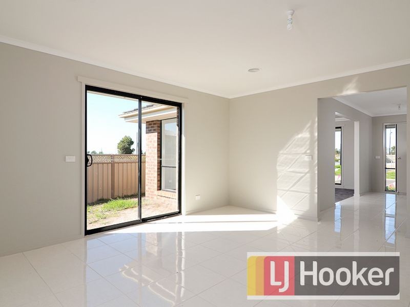 2 Goshawk Drive, Pakenham VIC 3810