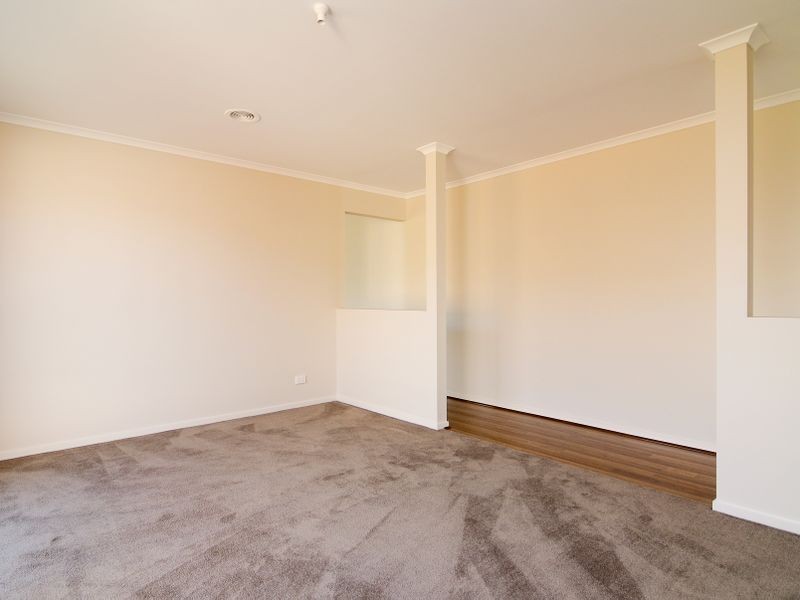 165/30 Goshawk Drive, Pakenham VIC 3810