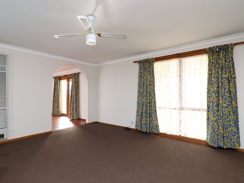 28 Lesley Drive, Hampton Park VIC 3976