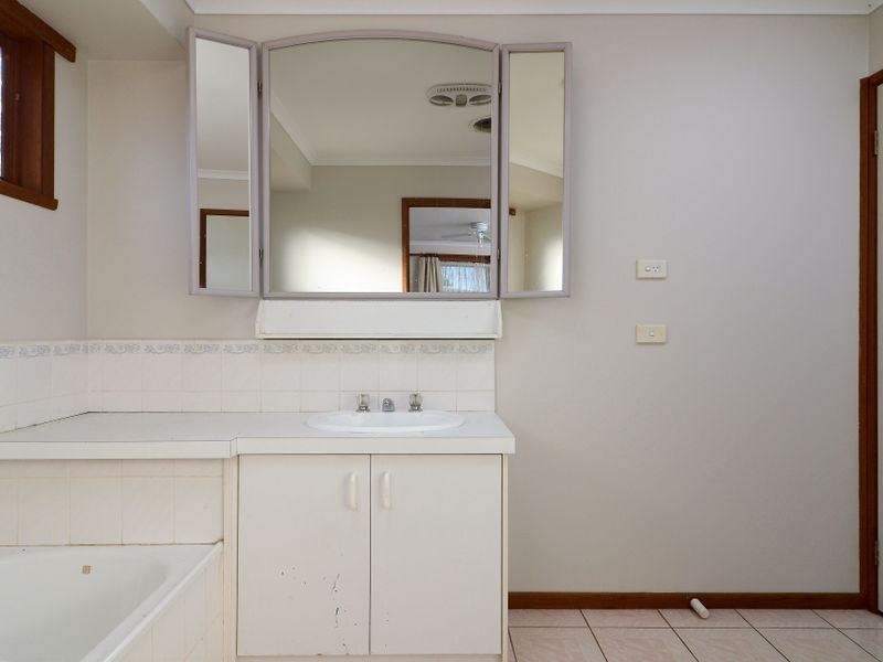 28 Lesley Drive, Hampton Park VIC 3976