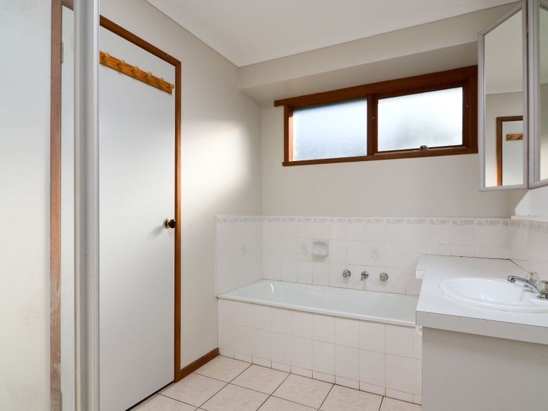 28 Lesley Drive, Hampton Park VIC 3976