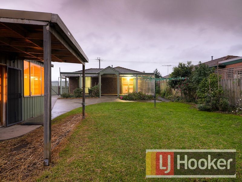 28 Lesley Drive, Hampton Park VIC 3976