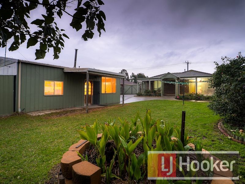 28 Lesley Drive, Hampton Park VIC 3976
