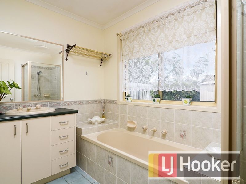 4 Angel Close, Narre Warren South VIC 3805