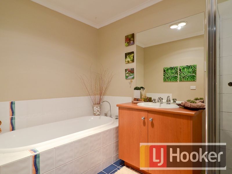 20 Pevensey Drive, Narre Warren South VIC 3805