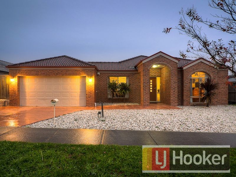 7 Fairways Boulevard, Cranbourne North VIC 3977