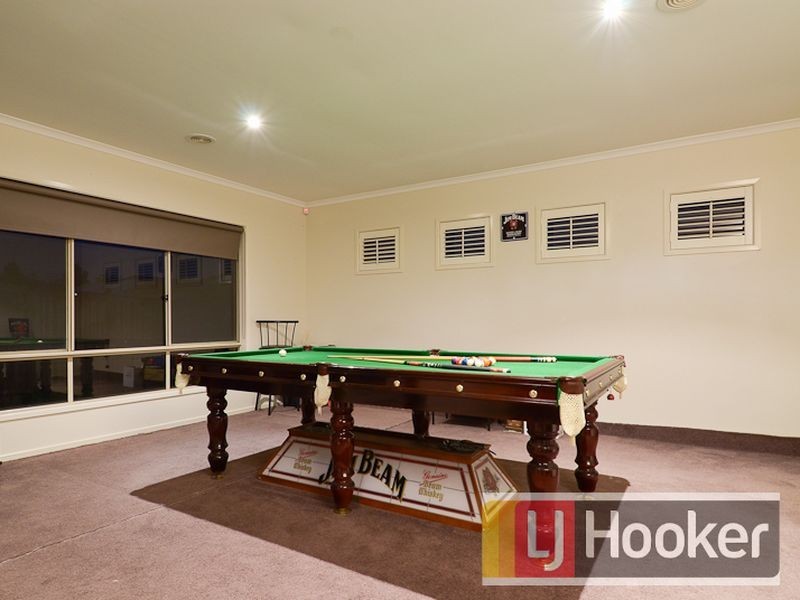 7 Fairways Boulevard, Cranbourne North VIC 3977