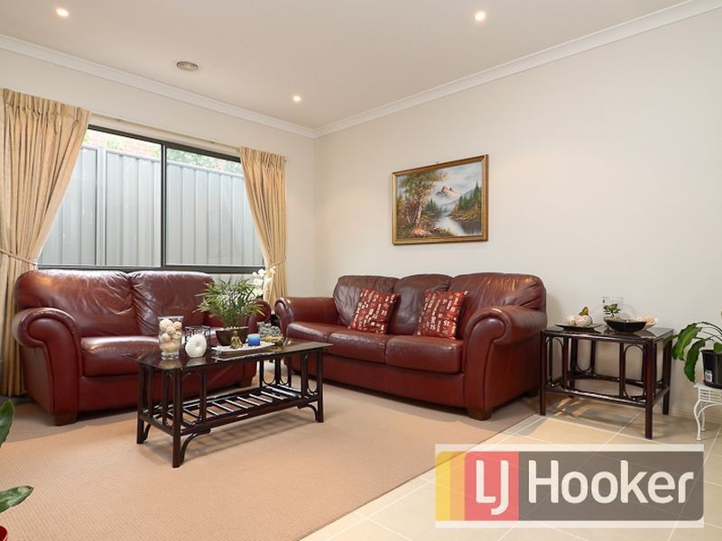 11 Jefferson Avenue, Cranbourne North VIC 3977