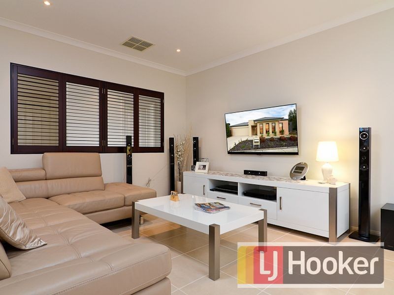 11 Jefferson Avenue, Cranbourne North VIC 3977